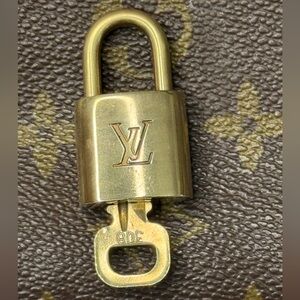 LOUIS VUITTON #308 LOCK & KEY 🔐